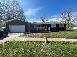 303 W 13th St, Wood River, NE 68883
