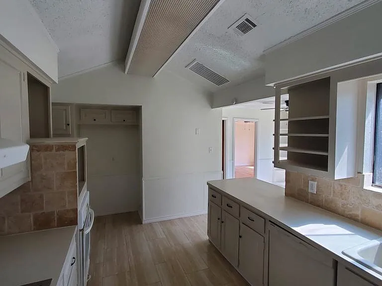 1511 Estates Way — Photo 11