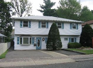 10 Howard Ave, Rochelle Park, NJ 07662