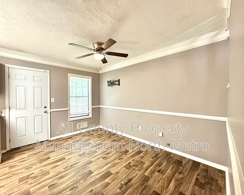 2 bed, 1.5 bath, $1,295 — Photo 4