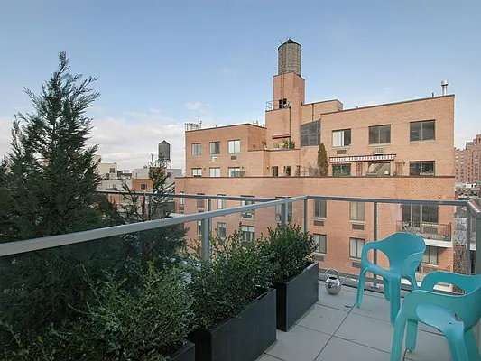 Sold by Sotheby's International Realty | media 1