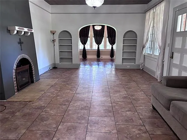 525 N Laurel St — Photo 7