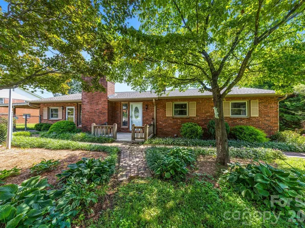 708 Loop Rd, Hendersonville, NC 28792