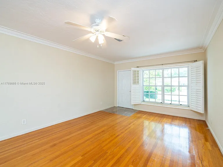 9441 Byron Ave — Photo 15