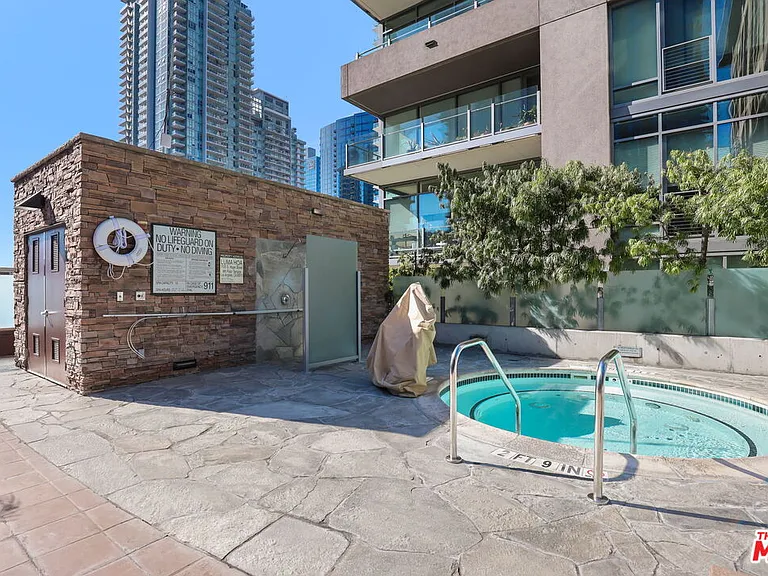 1111 S Grand Ave #916 — Photo 36