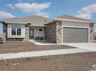 322 N Chamberlin Ct, Lawrence, KS 66049