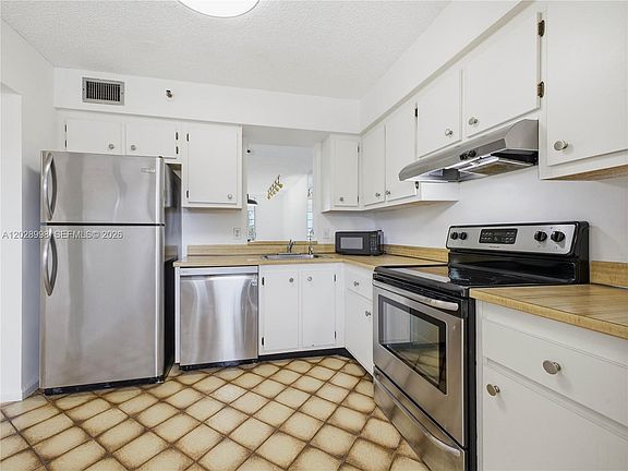 4th image of 14623 Bonaire Blvd APT 405
