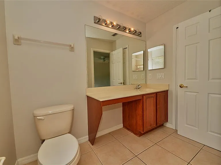 2730 Retreat View Cir — Photo 9