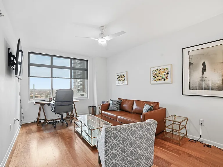 54 Rainey St #1018 — Photo 22