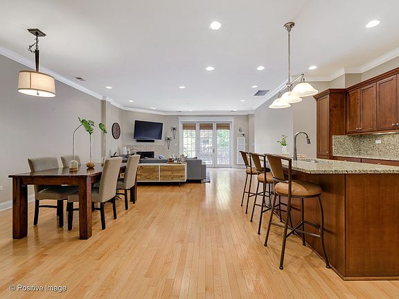 4th image of 2801 N Oakley Ave APT 105