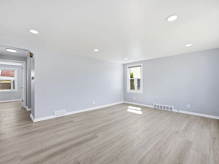 1257 Brighton Rd — Photo 6