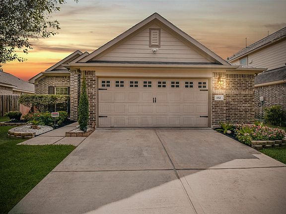 3rd image of 652 Maple Point Dr E