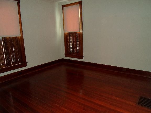 4th image of 386 Vine St
