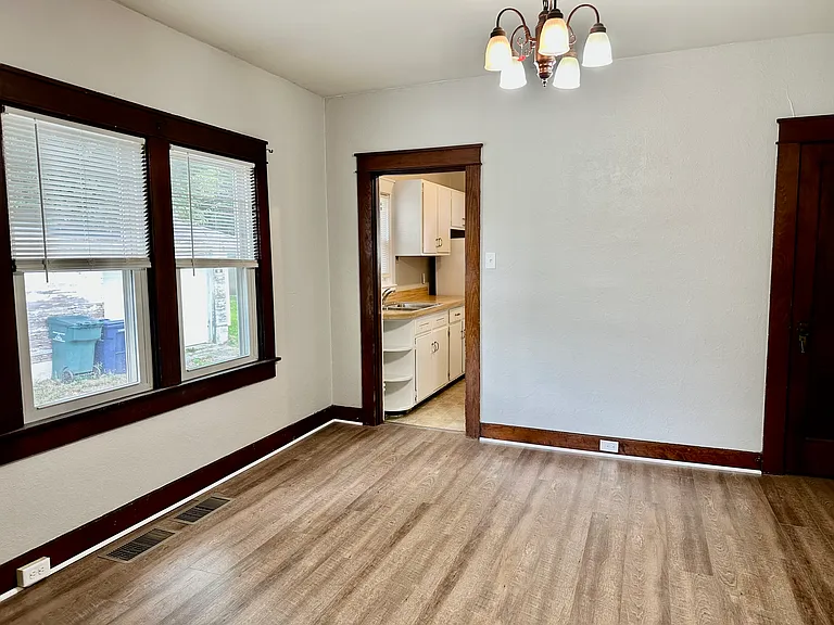 812 S J St — Photo 4