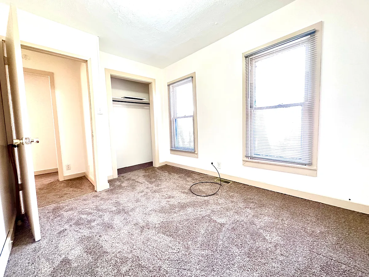 Building Photo - 10 W Lutton St