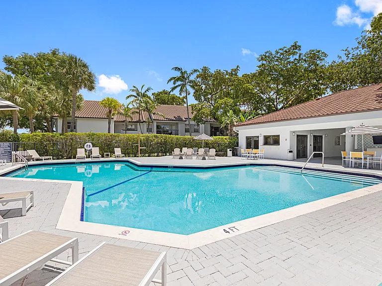 Centro at Davie Apartments — Photo 3