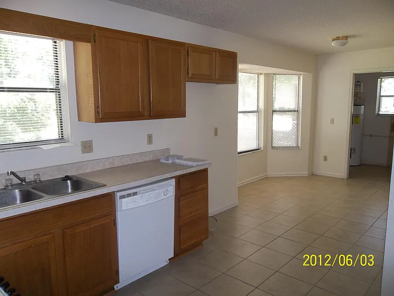 100 Creekwood Cir — Photo 9