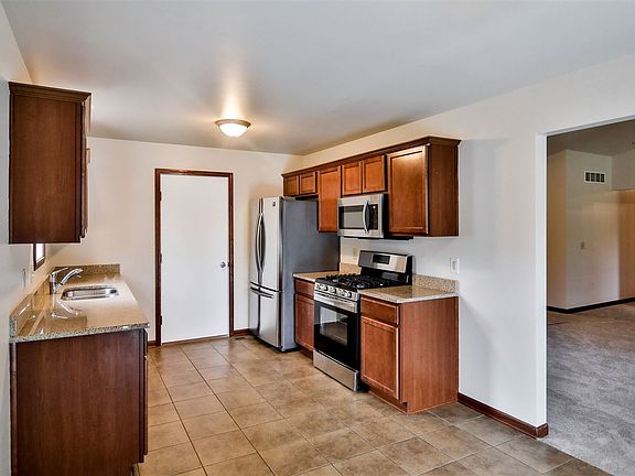 4th image of 3328 Citadel Dr