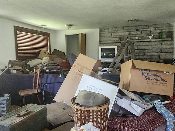 3rd image of 5784 S Woodland Ln