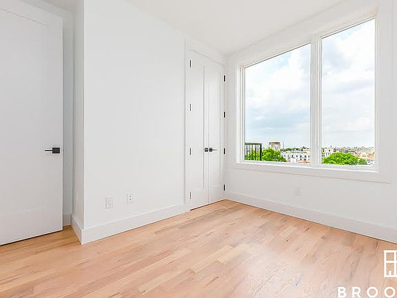 4th image of 986 Rogers Ave #5C
