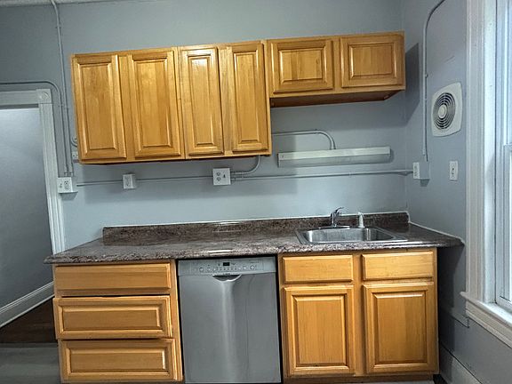 5th image of 342 W Grand Ave #B