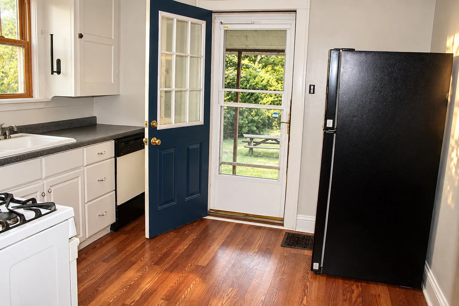 3 bed, 1500 sqft, $1,500 — Photo 1