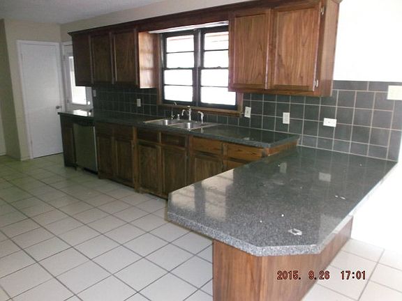 4th image of 3102 Byron Ave