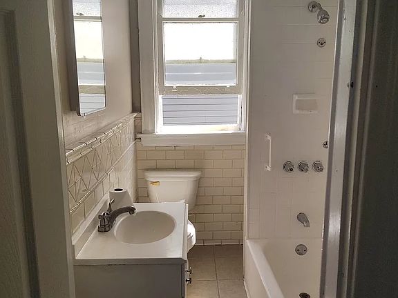 5th image of 410 Dayton Ave