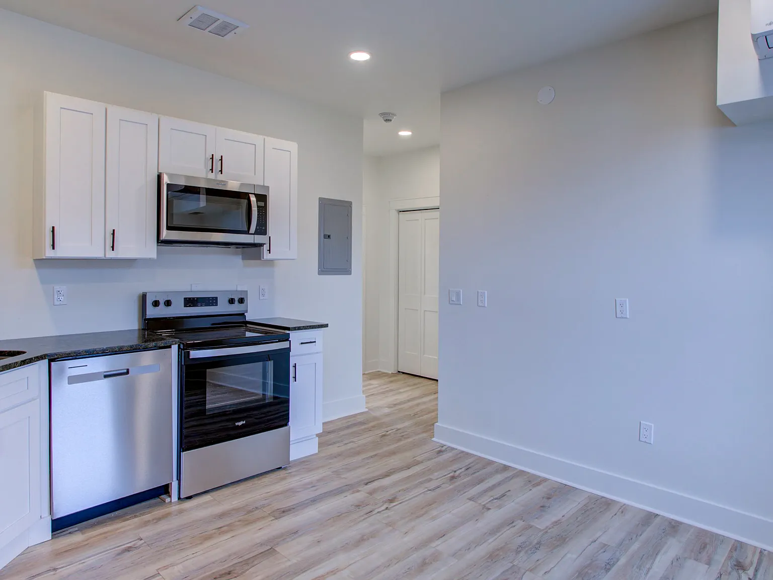 11 East Walnut Street - 4 — Photo 2