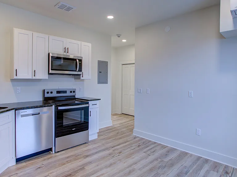 11 E Walnut St #4 — Photo 3