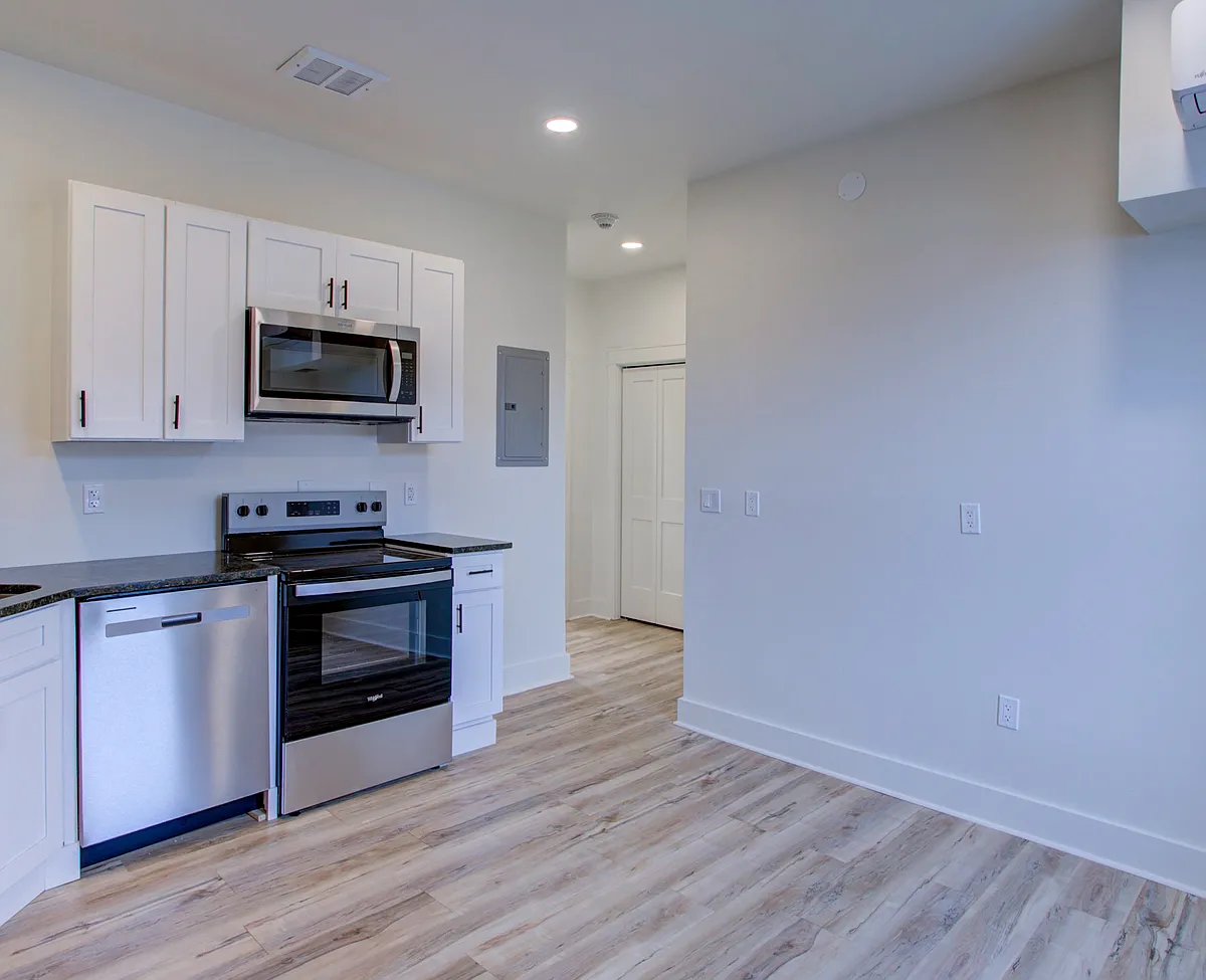 Building Photo - 11 E Walnut St #4