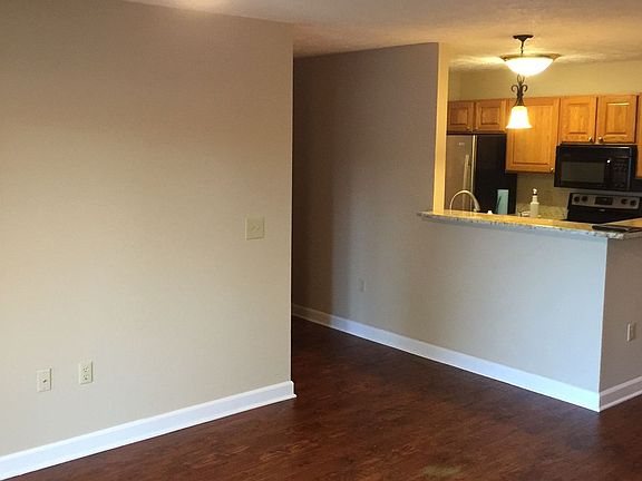 5th image of 8232 Glenwillow Lane #103