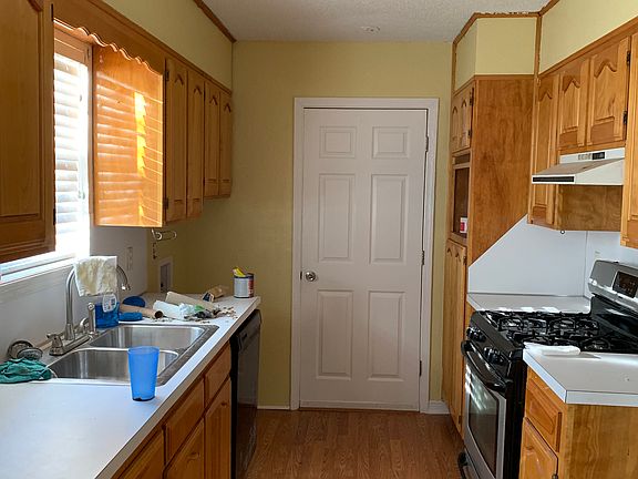 4th image of 5110 Parklane Dr