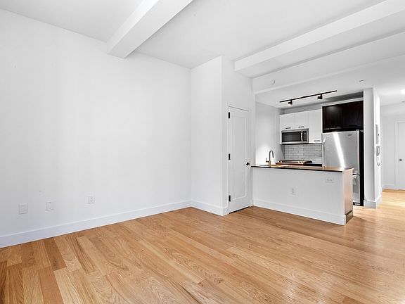 4th image of 67 Wall St APT 3O