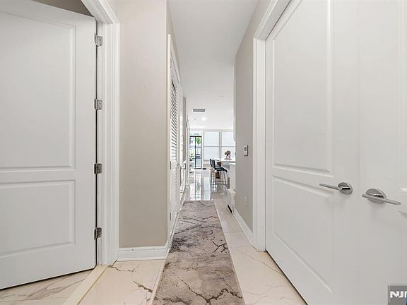 4th image of 3 Somerset Ln #X307