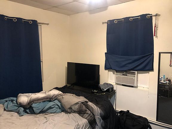 5th image of 214 Pettit Ave