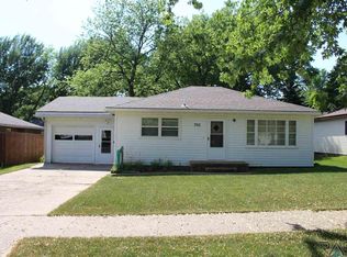705 N Summit Ave, Madison, SD 57042
