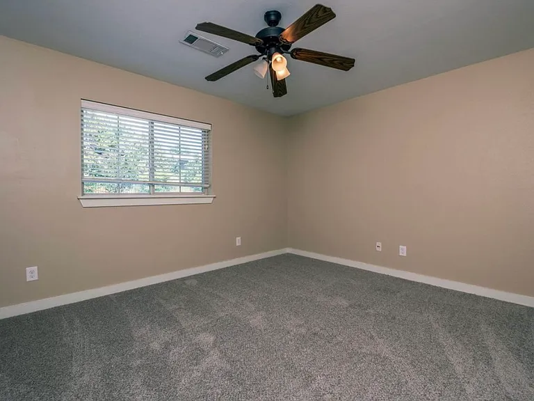 102 Venezia Ln — Photo 15