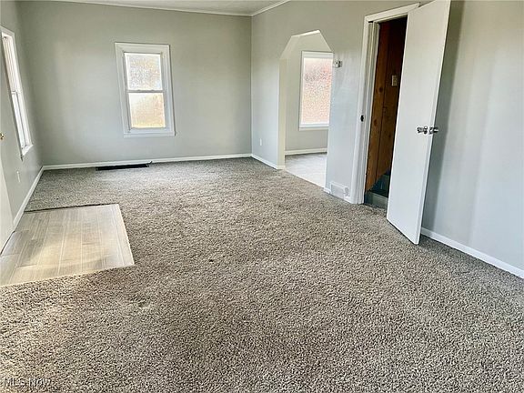 2nd image of 121 Lincoln Ave