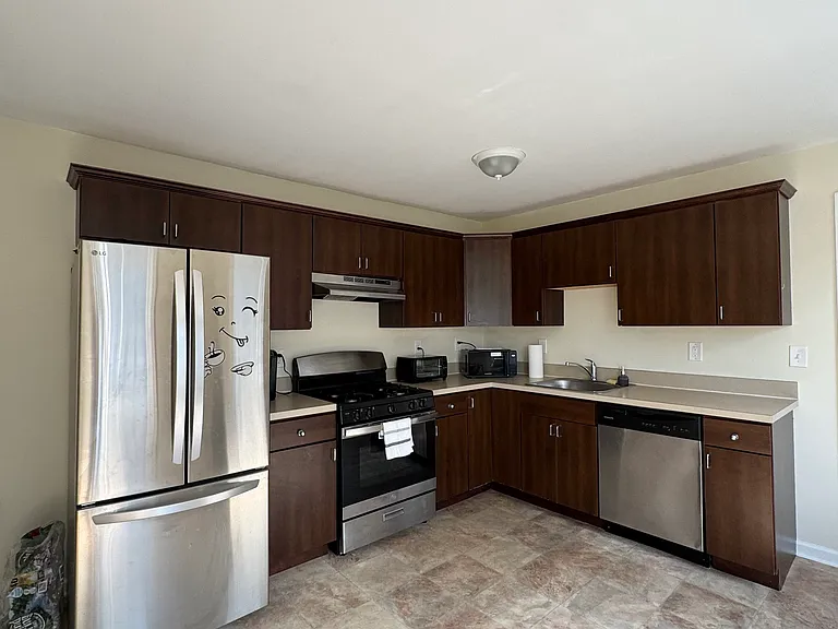 81 E Lincoln Ave #A — Photo 3
