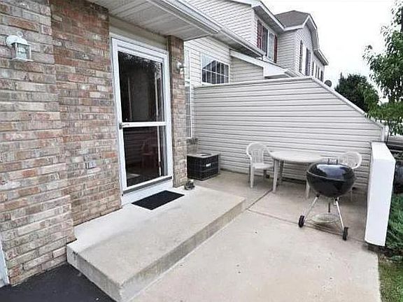 2nd image of 8776 Hastings Cir NE
