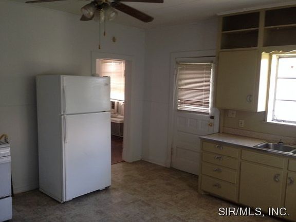 5th image of 209 E North St