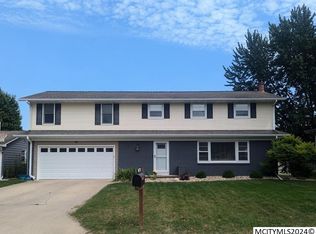286 Parkridge Dr, Mason City, IA 50401