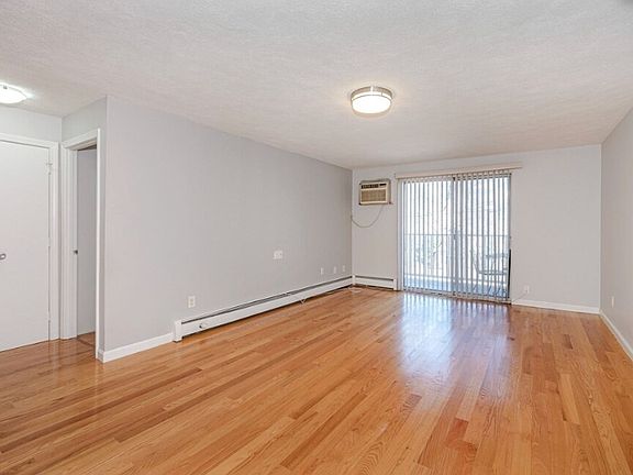 3rd image of 5 Kenmar Dr