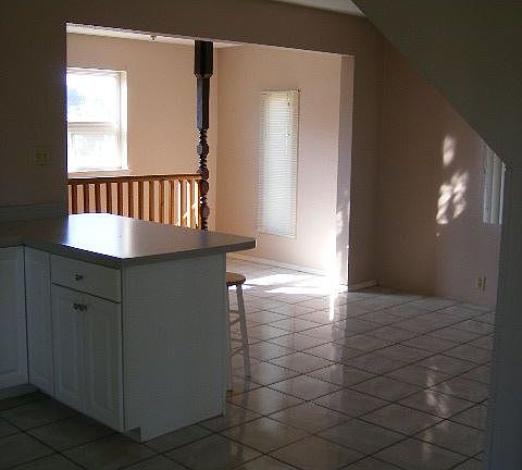 5th image of 818 Carlsonia Rd
