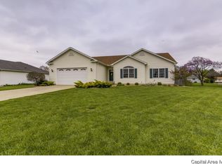 105 Willow Ln, Pleasant Plains, IL 62677