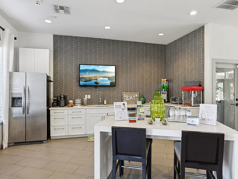 The Arbor Walk Apartments — Photo 32