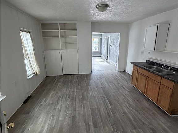4th image of 4116 Sackett Ave