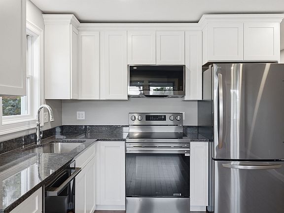3rd image of 477 Washington St #477