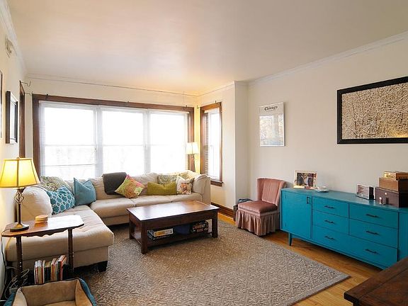 5th image of 4042 N Mozart St APT 3
